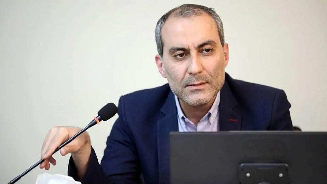 الکامپ هنوز ایستاده است