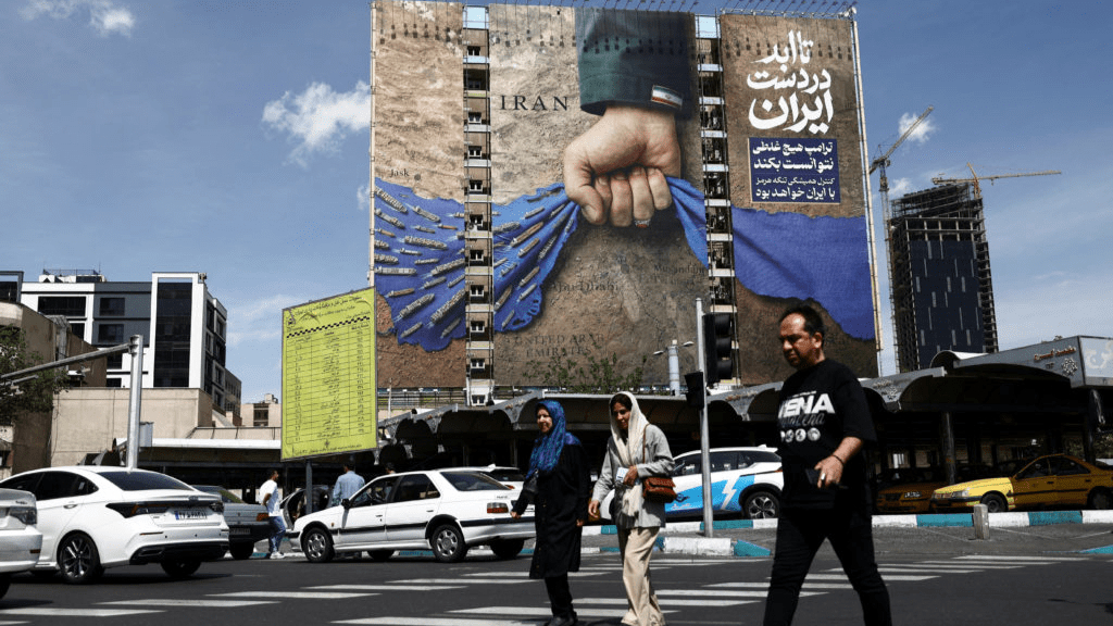 مقام پیشین دولت ترامپ: از توان ایران برای بستن تنگه هرمز غافلگیر شدم