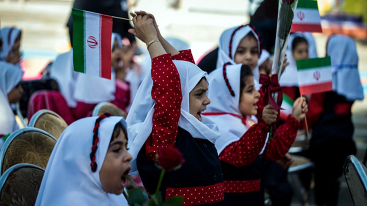 چه کسی پای دیجیها را به مدارس باز کرد