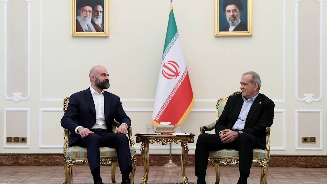 پزشکیان: همسایگی، تاریخ و فرهنگ مشترک ایران و اقلیم کردستان برای ما بسیار باارزش است