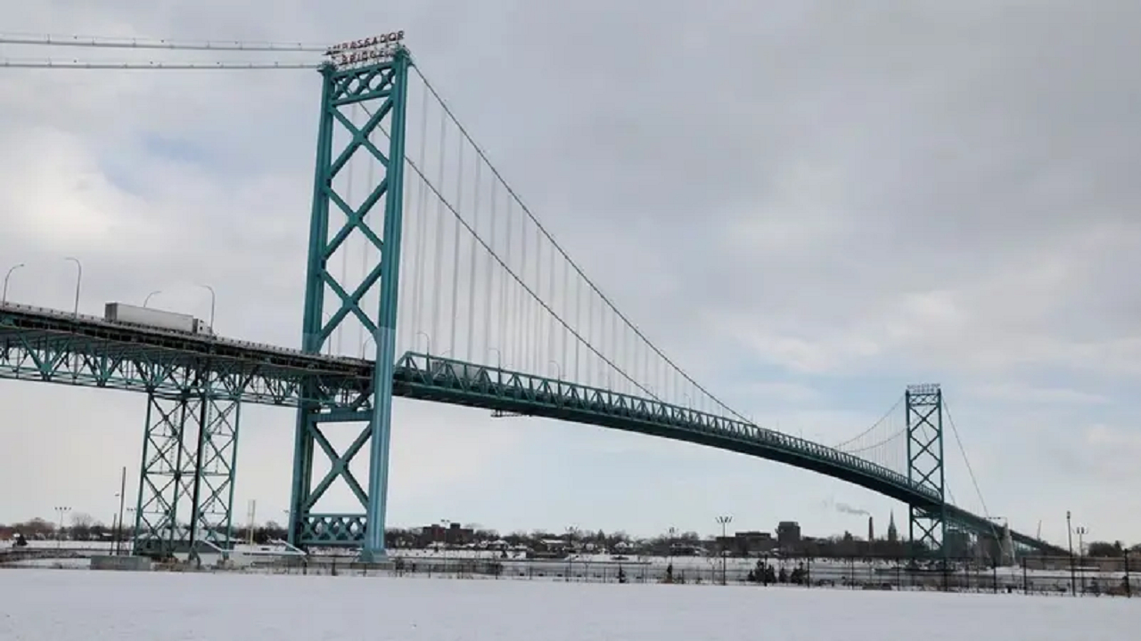 ترامپ تهدید کرد افتتاح پل جدید کانادا و آمریکا را متوقف کند