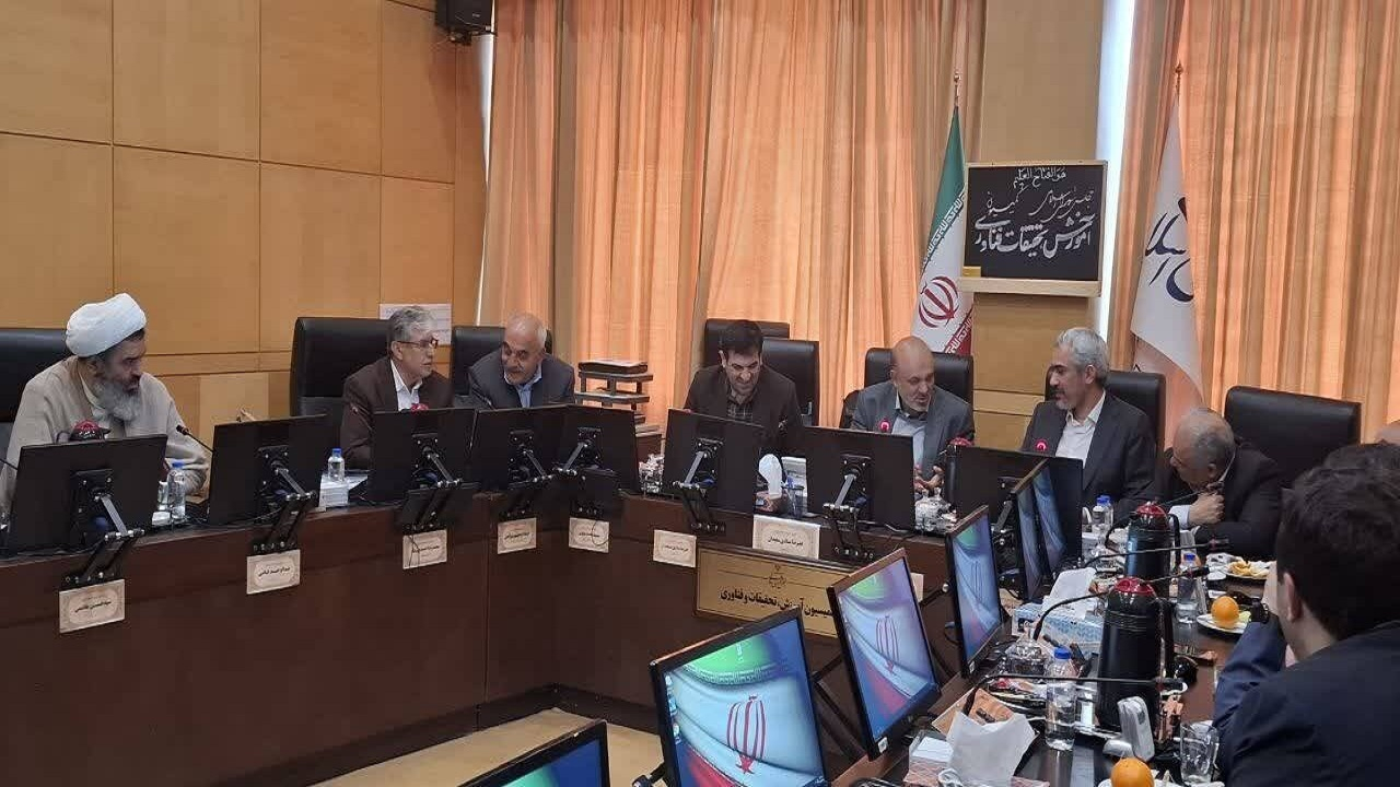 فسادستیزی و توسعه اقتصاد هوشمند از برنامههای وزیر پیشنهادی اقتصاد است