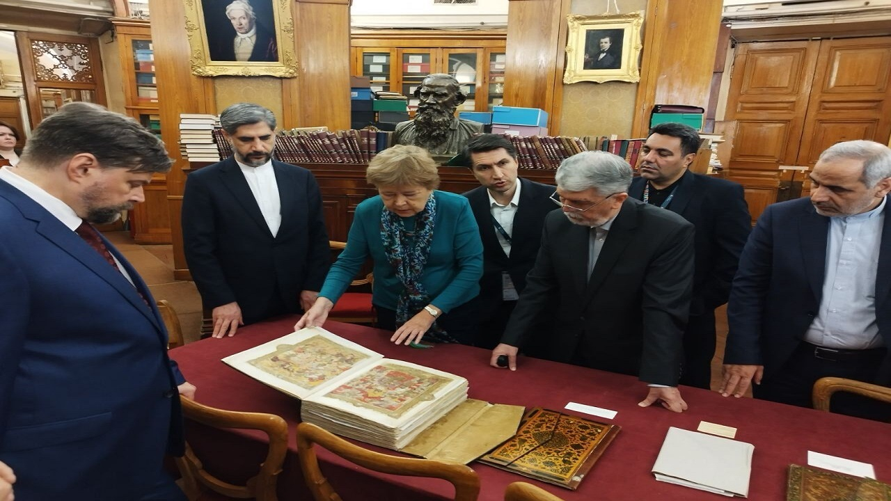 وزیر فرهنگ: فهرستواره نسخ خطی فارسی در روسیه تهیه میشود