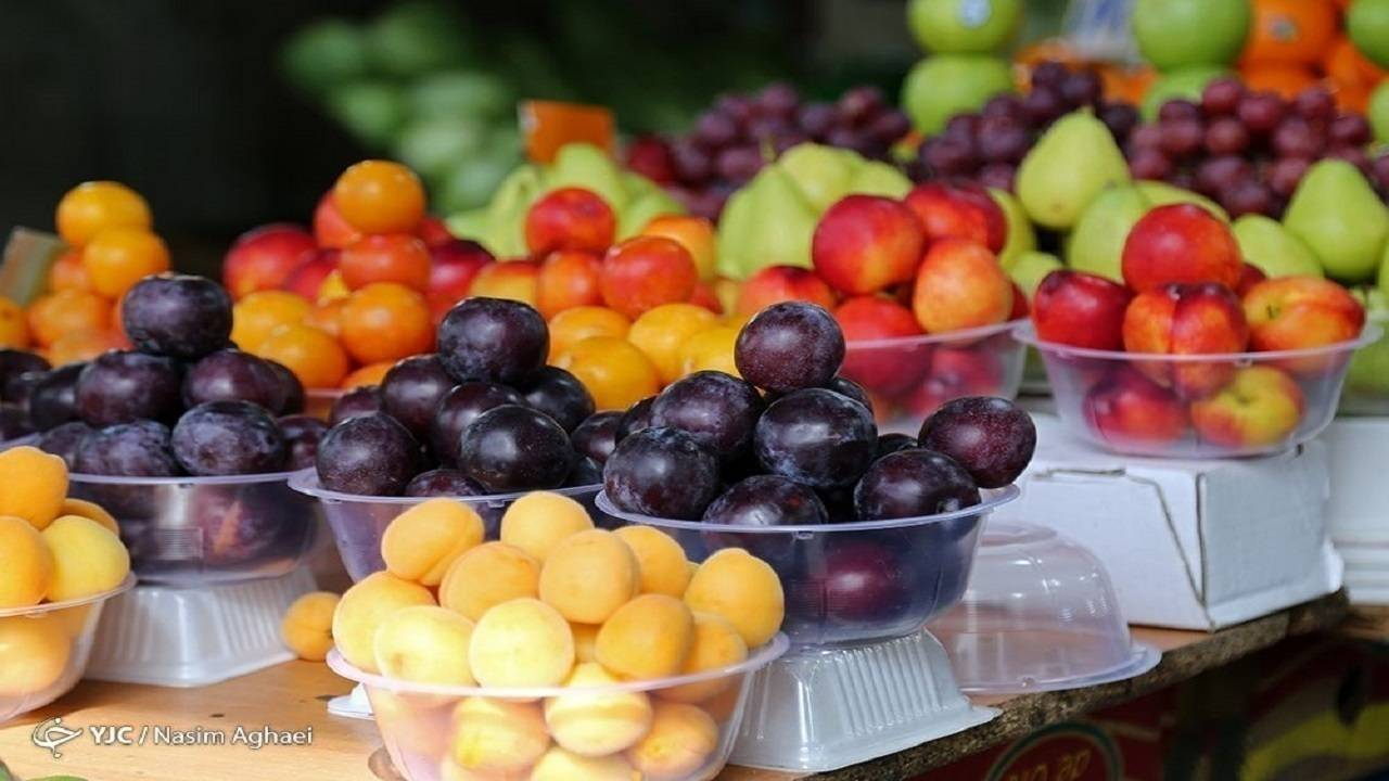 در بازار میوه و صیفی چه می گذرد؟/ بازار میوه های نوبرانه پاییز متعادل است