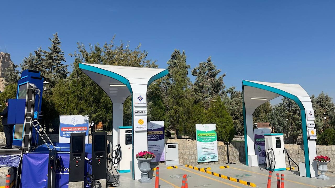 افتتاح اولین جایگاه شارژ برقی ویژه تاکسیرانان تهرانی