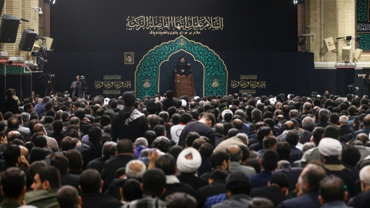 آخرین شب عزاداری شهادت حضرت زهرا (س) در حسینیه امام خمینی (ره)