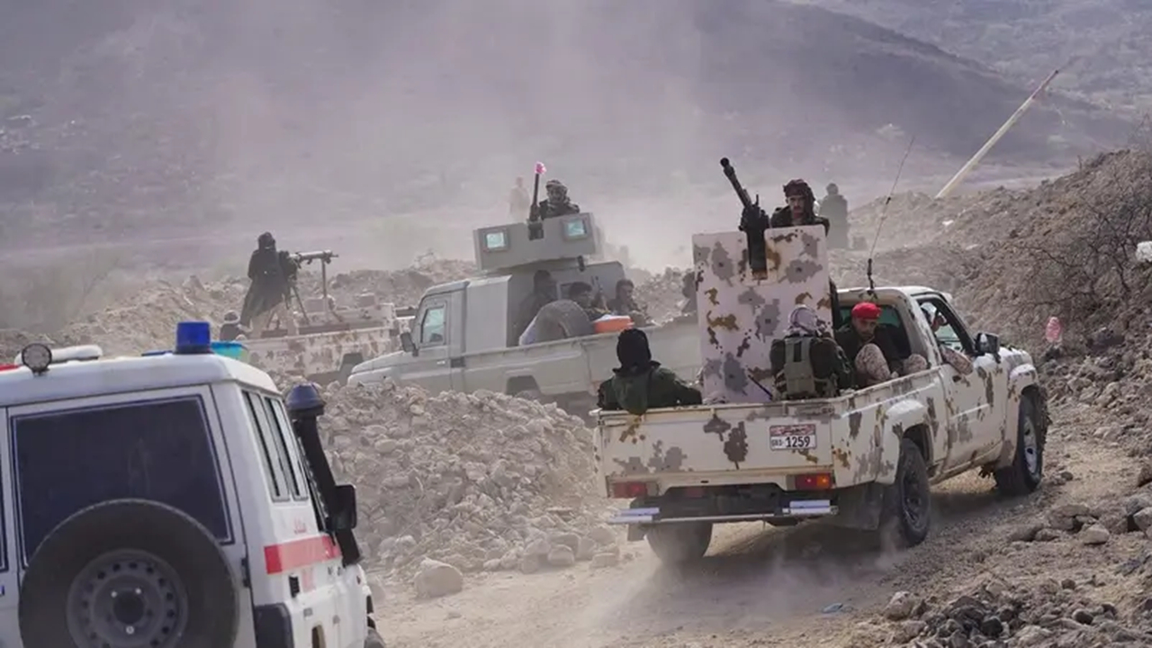 عربستان پس از ورود محموله تسلیحاتی به یمن، از انجام حملات هوایی خبر داد