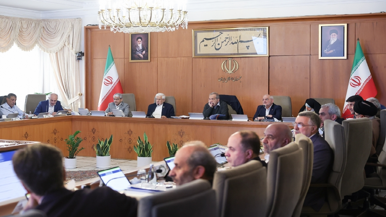 تاکید رئیس‌جمهور بر تداوم اجرای طرح کارآموزی دانش‌آموزان فنی و حرفه‌ای در کارخانجات