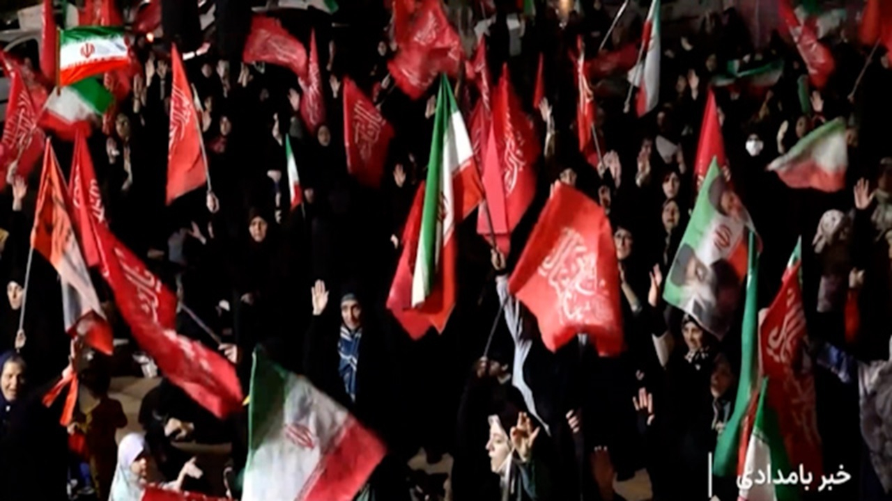 تأکید مردم بر ادامه راه فرزندان شهید + فیلم