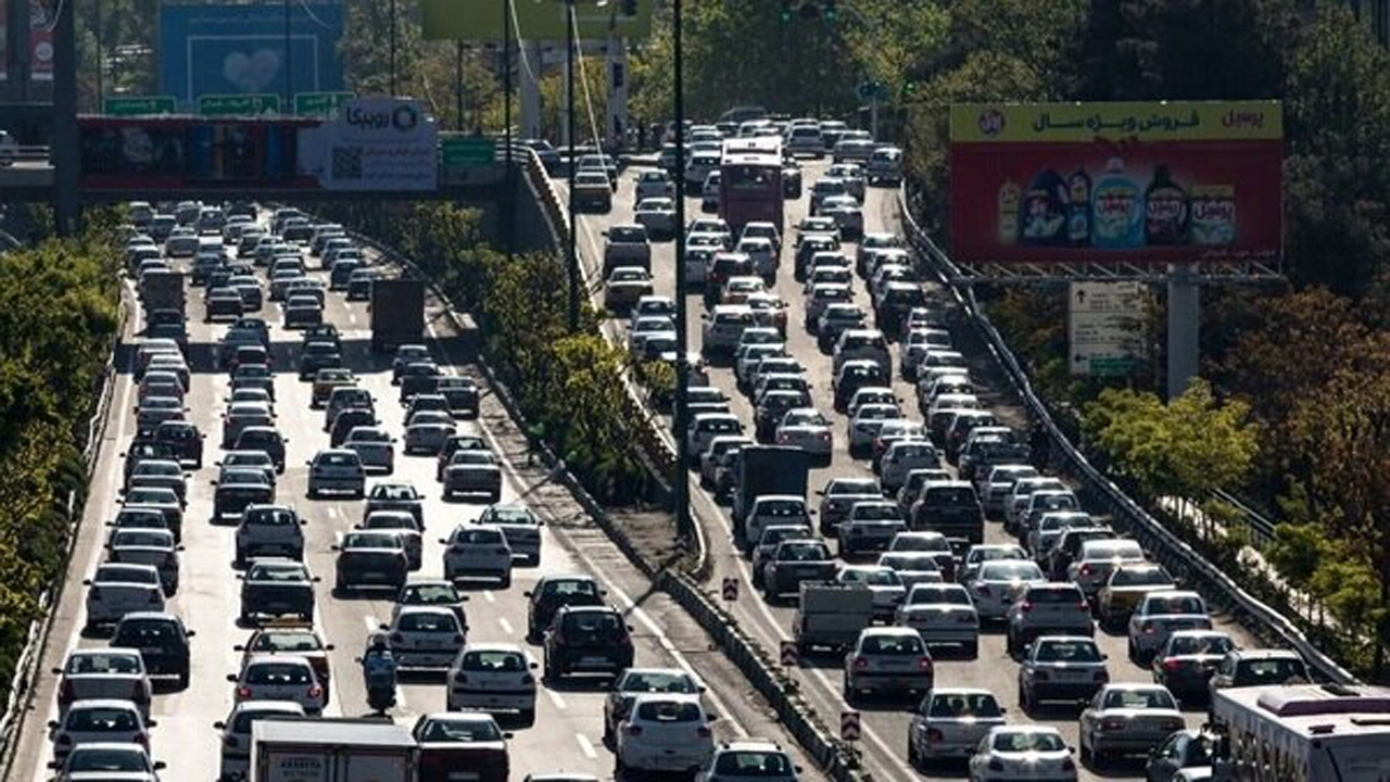 ترافیک پرحجم صبحگاهی در اکثر معابر و بزرگراه‌های تهران