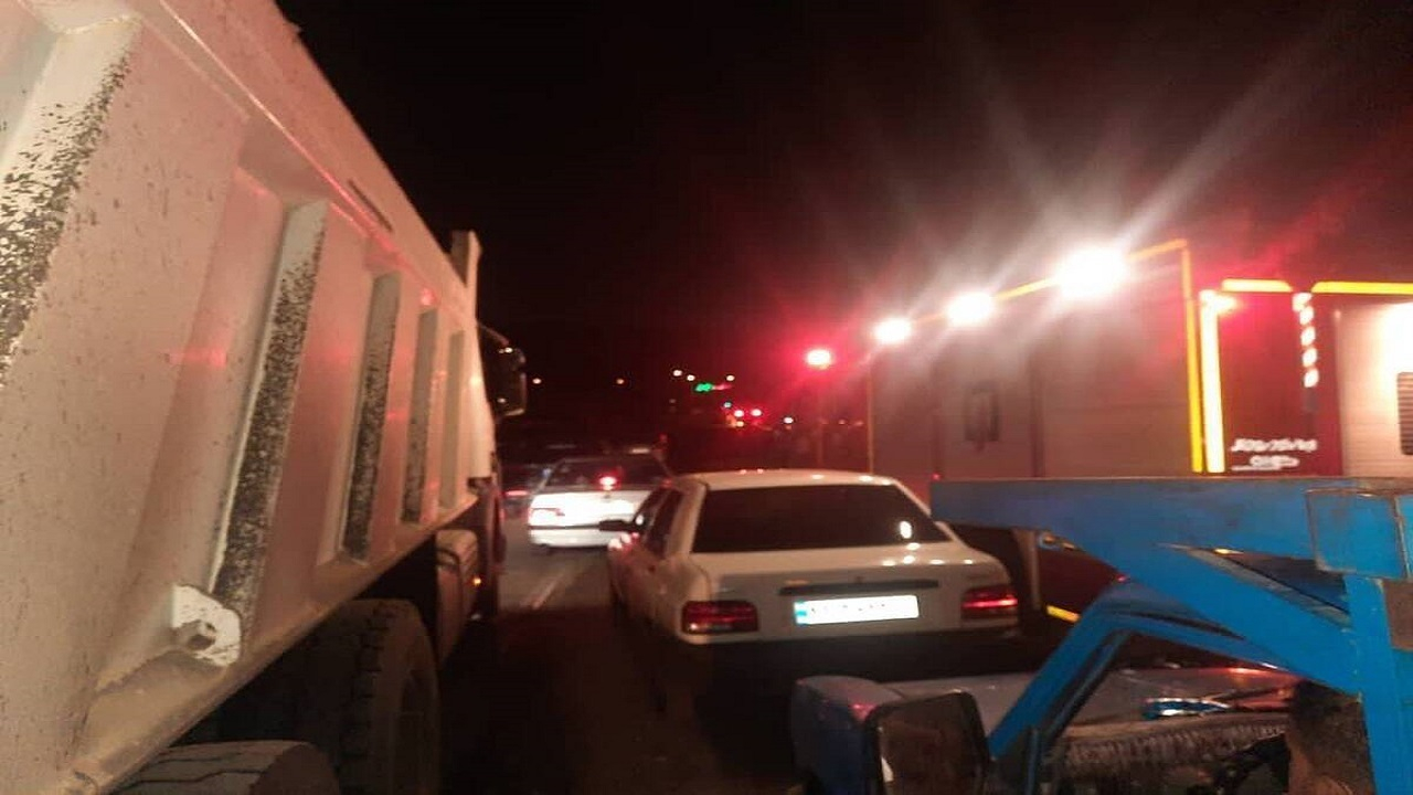 تصادف زنجیره‌ای ۱۶ خودرو در بزرگراه امام علی (ع) بر اثر نشت گازوئیل