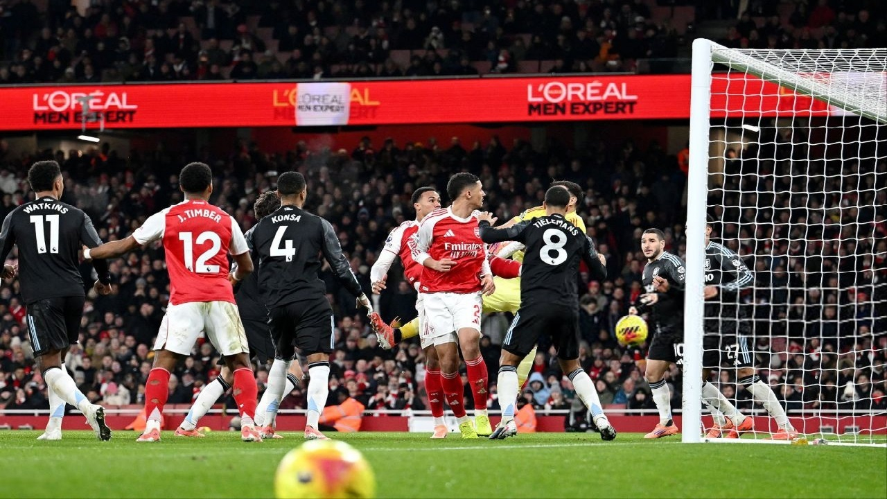 آرسنال بی رحمانه به غائله استون ویلا خاتمه داد/ زمینگیر شدن چلسی با اوت دستی و کمک یونایتد به ضعفا در شب‌های کریسمس