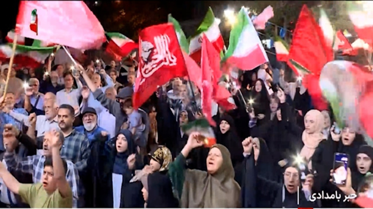 دویست و پانزدهمین شب اجتماعات مردمی برای دفاع از وطن برگزار شد + فیلم