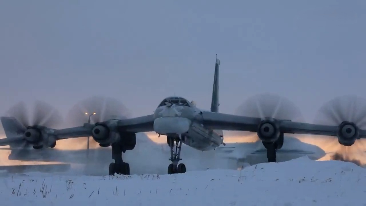 گشت مشترک بمبافکنهای چین و روسیه + فیلم