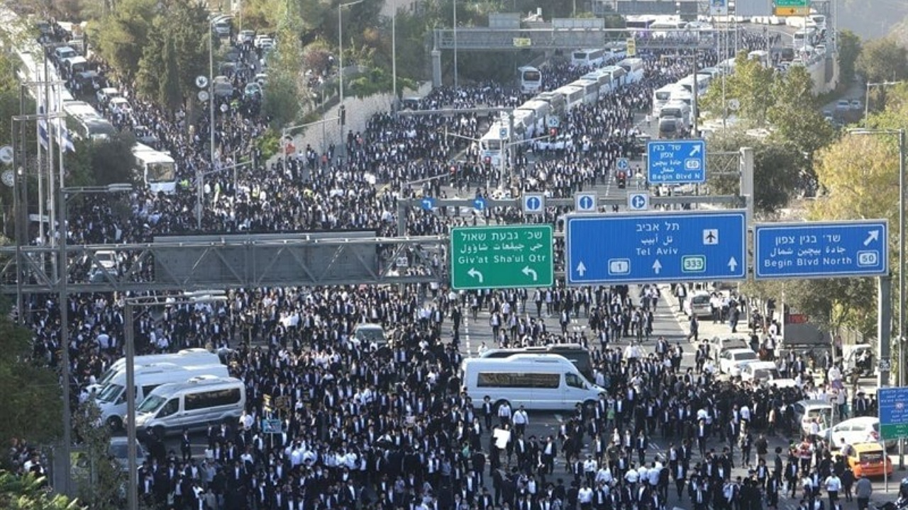 تظاهرات گسترده یهودیهای ارتدوکس در قدس اشغالی! + فیلم