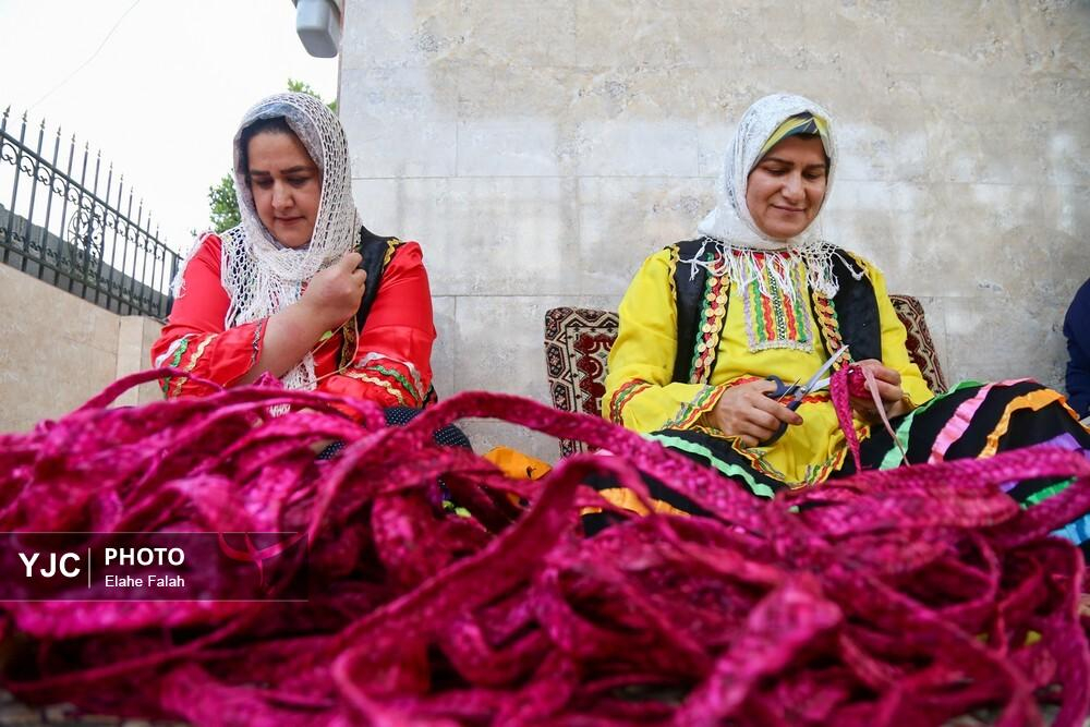 حصیر بافی با گیاه «لی» در گیلان