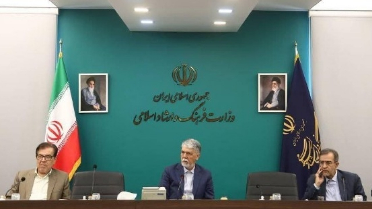 فرصتهای هنری و اقتصادی قابل توجهی در هنرهای تجسمی وجود دارد