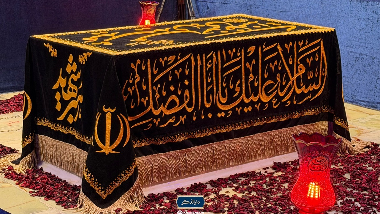 حال و هوای حرم مطهر رضوی و رواق دارالذکر مزار نورانی رهبر شهید انقلاب + فیلم