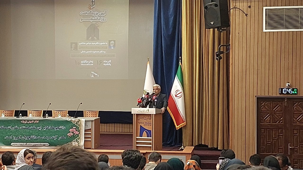 دانشجویان برای حل مسائل کشور نسخه ارائه دهند