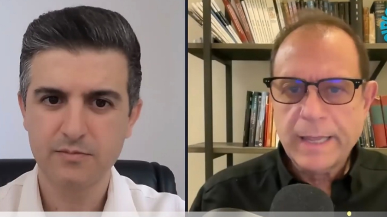 نویسنده آمریکایی از وفاداری کامل ترامپ به اسرائیل می‌گوید؛ او مهره و ابزار صهیونیسم است! + فیلم