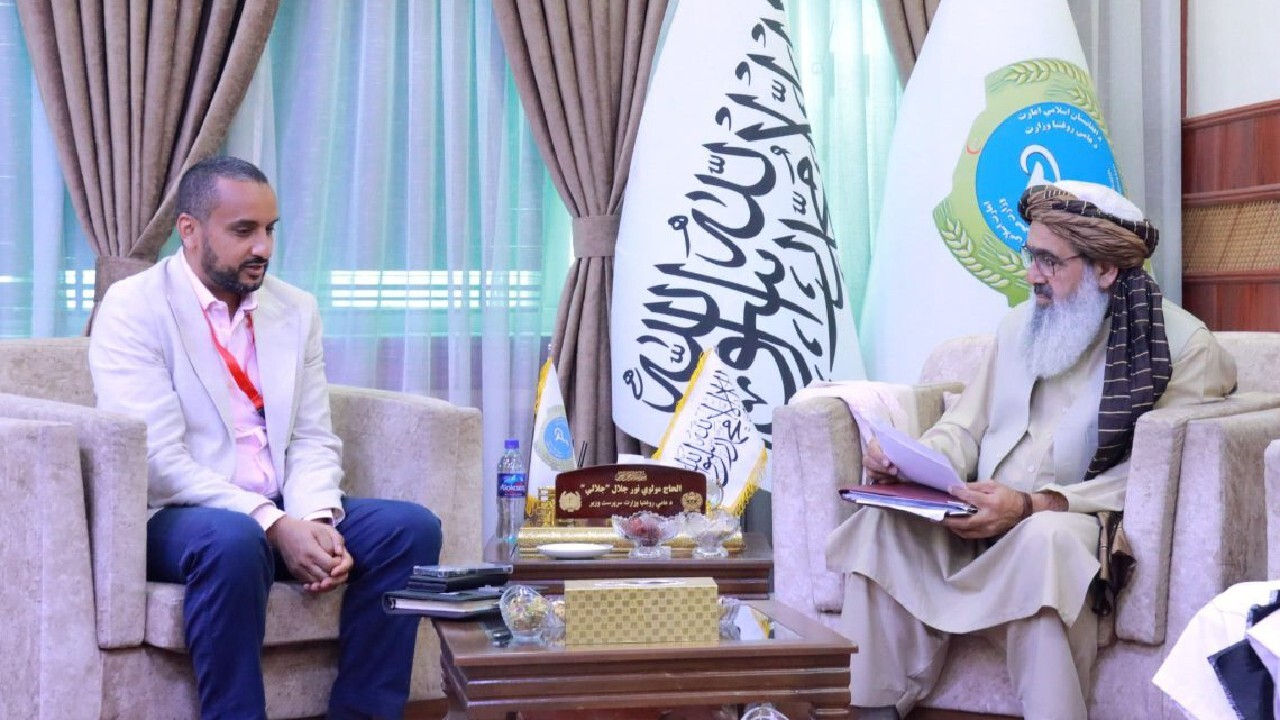 بخش بهداشت و درمان را خودکفا خواهیم کرد
