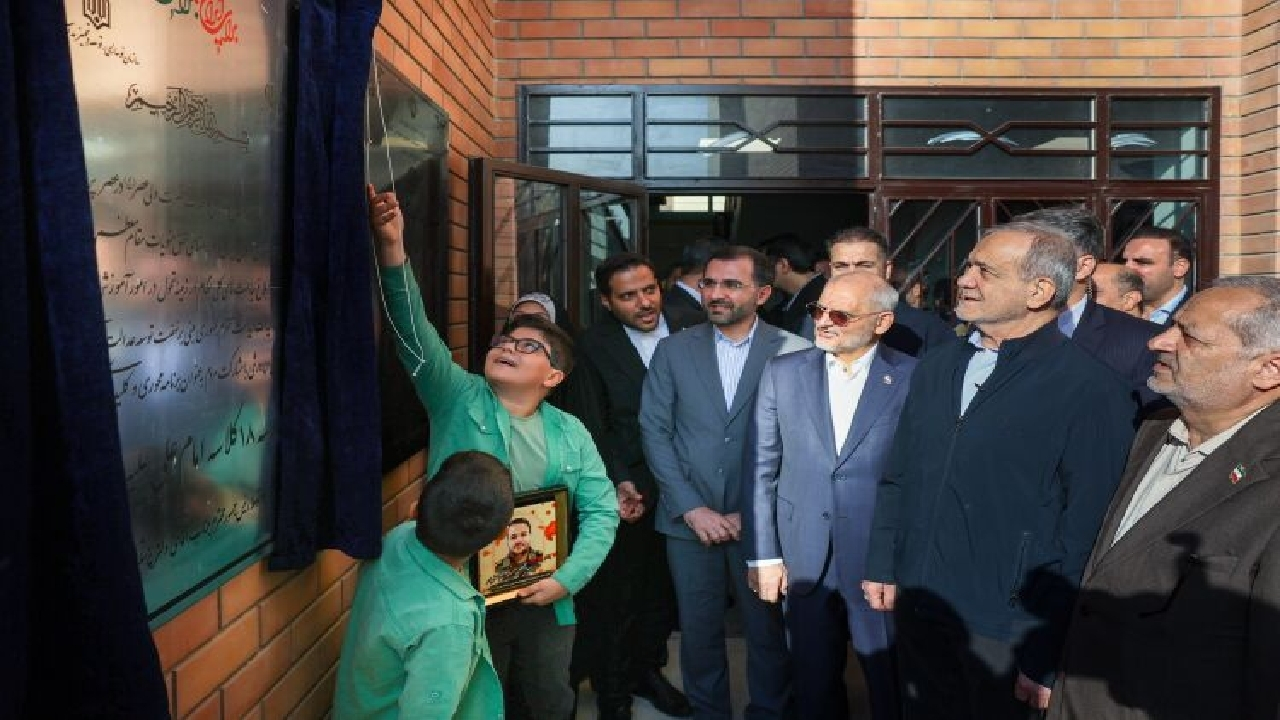 تأکید رئیسجمهور بر یادگیری عملی و تقویت مهارتهای کار گروهی دانش آموزان