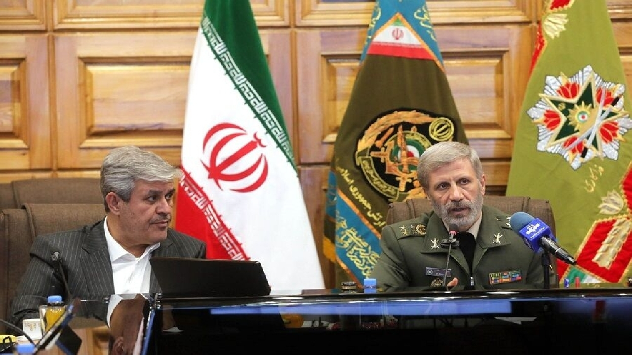 فرمانده کل ارتش: تا پای جان در دفاع از نظام اسلامی ایستادهایم
