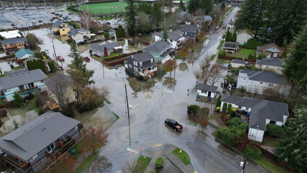 تخلیه برخی مناطق ایالت واشنگتن بهعلت وقوع سیل + فیلم