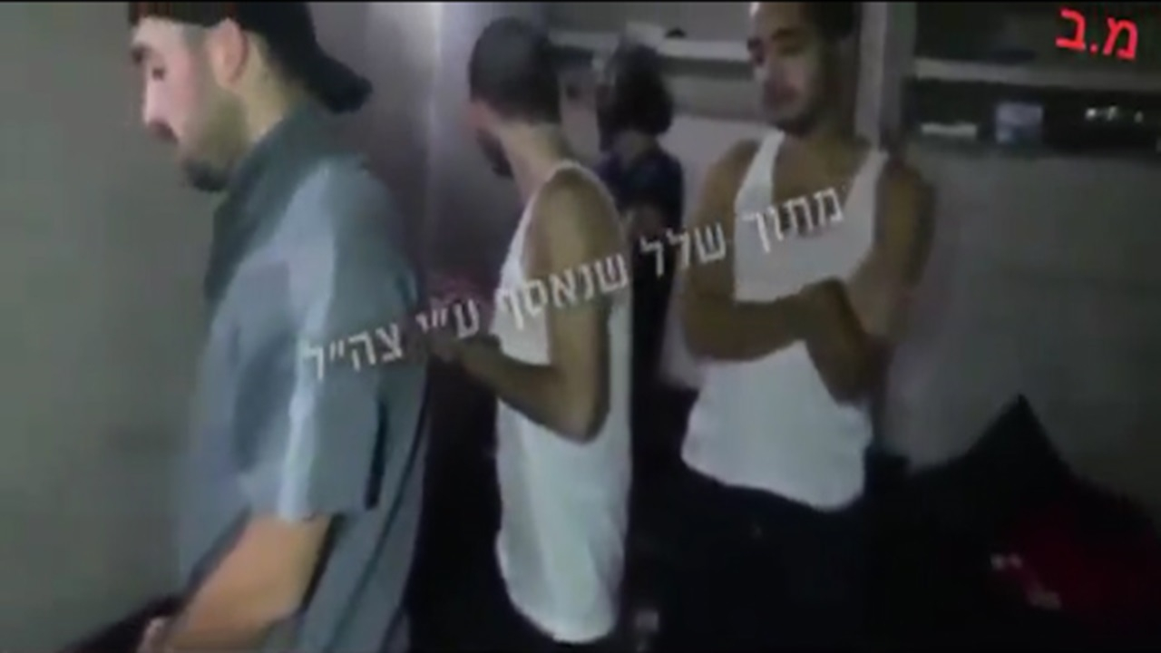 فیلمی در رد ادعای اشغالگران درباره بدرفتاری مقاومت با اسرای رژیم در تونلها