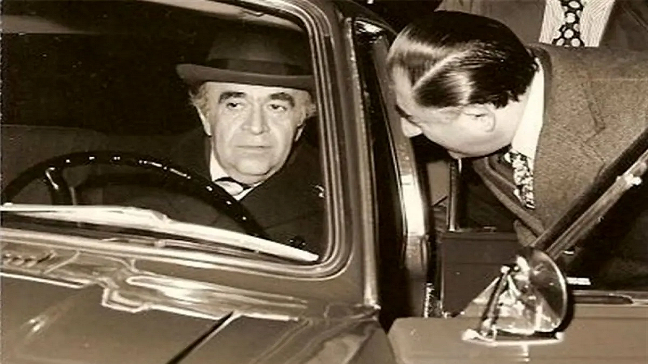 عوام‌فریبی به سبک هویدا