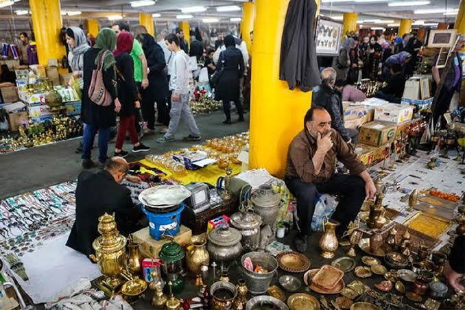 فروشندگان بازار پروانه به پارکینگ حافظ منتقل میشوند