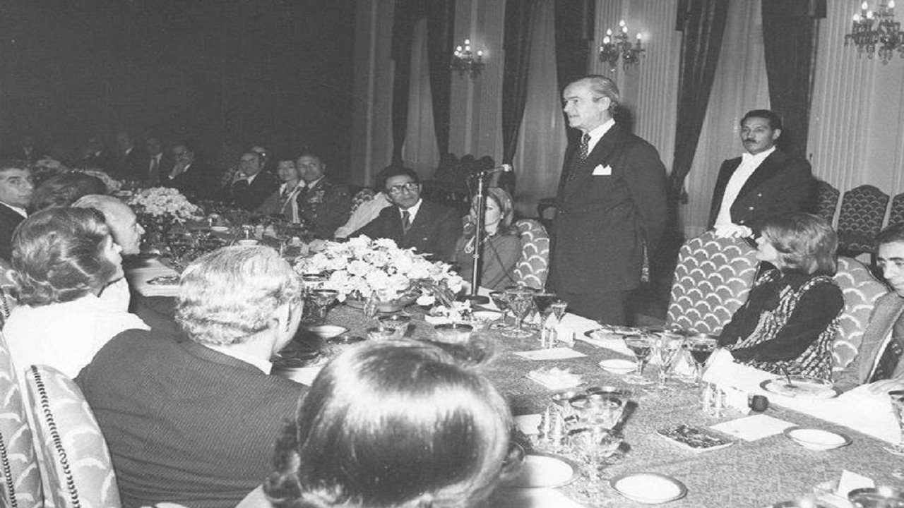 وقتی سایه بیگانگان بر تصمیمات کشور سنگینی می‌کرد