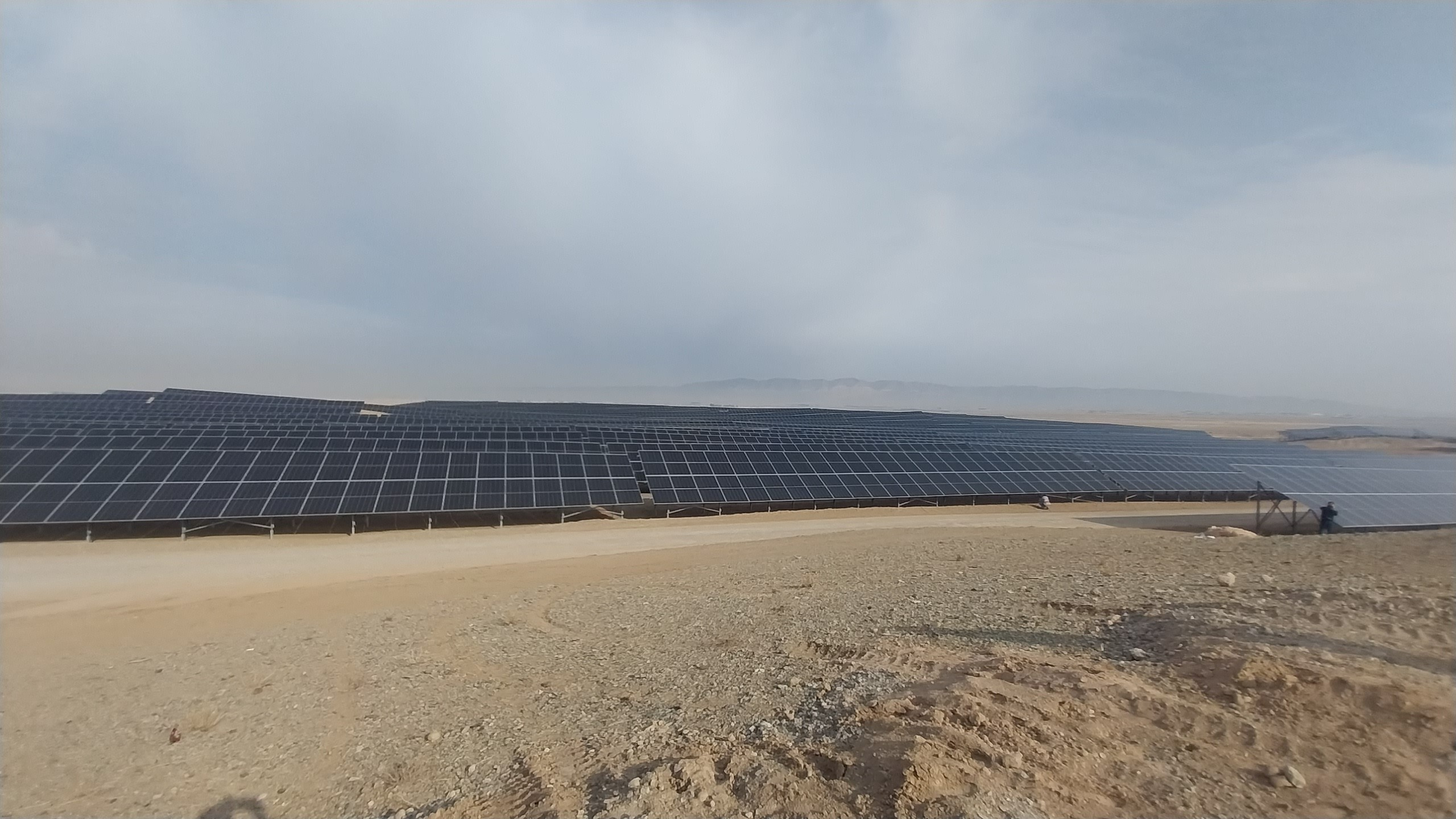 آغاز عملیات اجرایی ۷۱۵ مگاوات نیروگاه خورشیدی از امروز