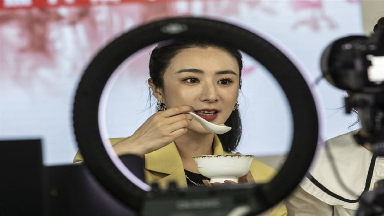 قانون جدید چین برای اینفلوئنسرها: برای اظهارنظر در زمینه حقوق، پزشکی و امورمالی باید مدرک رسمی داشت