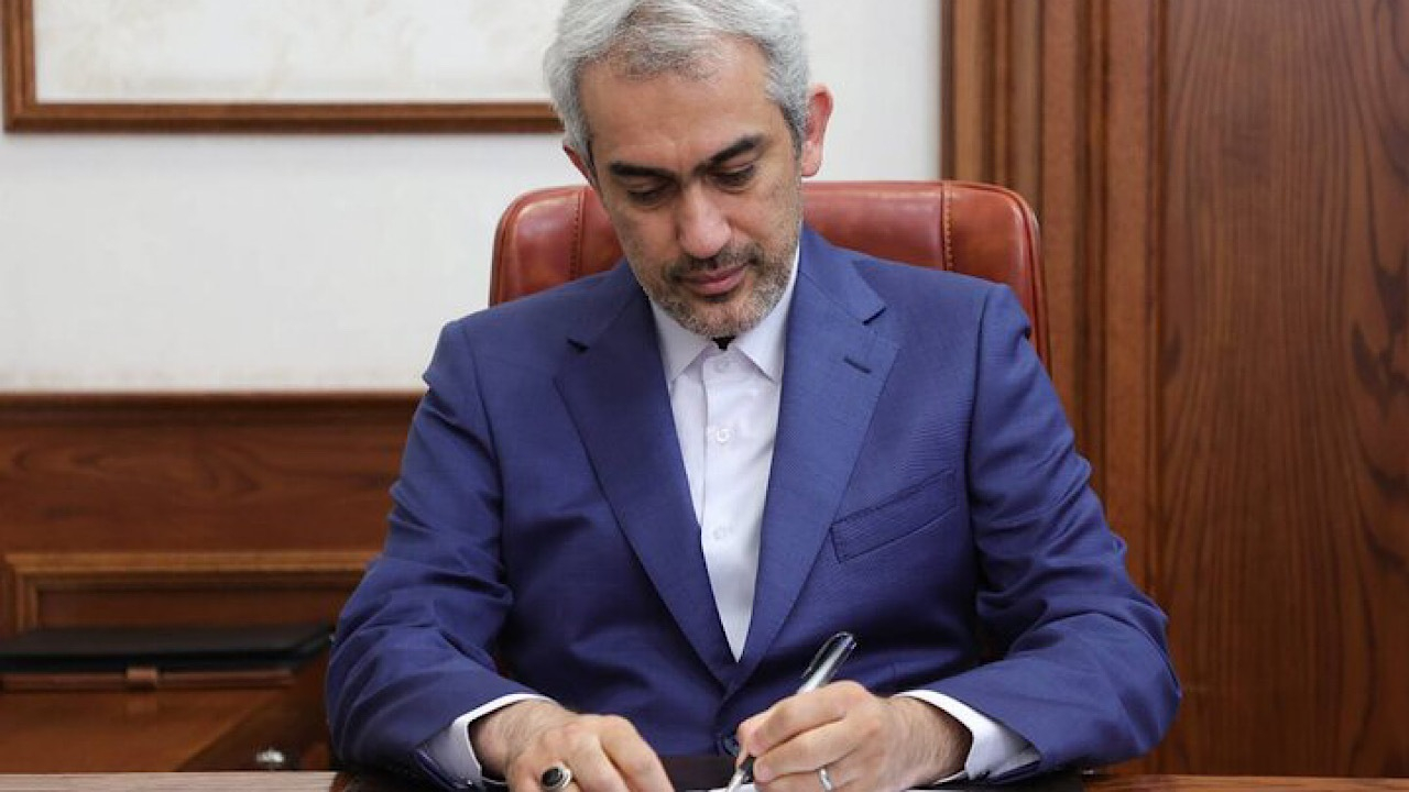 وزیر اقتصاد دستورالعمل حمایت مالی از بنگاههای آسیبدیده از جنگ تحمیلی سوم را ابلاغ کرد