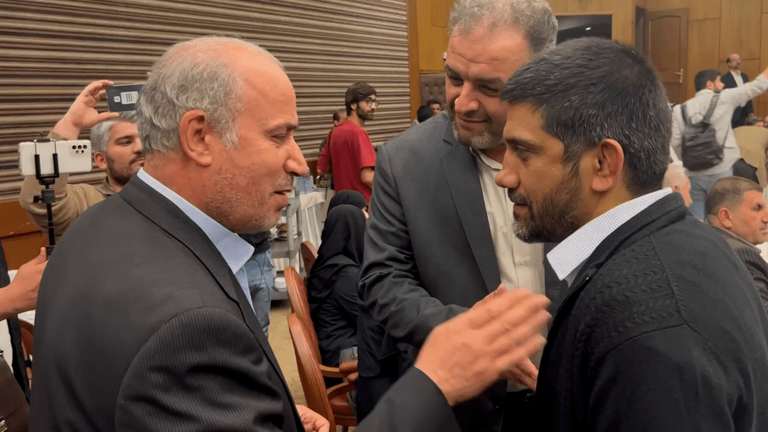 تاج غیر مستقیم جواب دبیر را داد