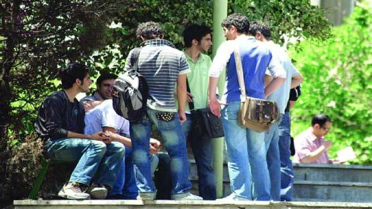چرا فارغ التحصیلان برخی رشتهها بیکارند؟