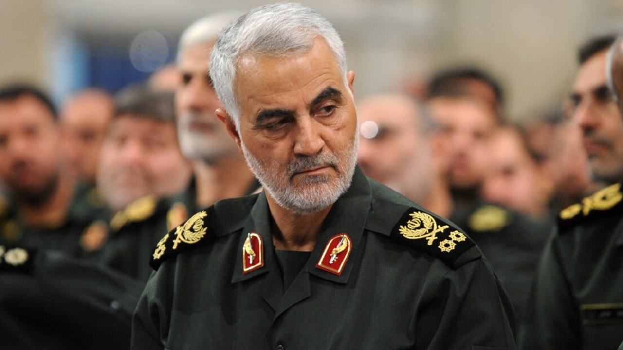 حضور شهید حاج قاسم سلیمانی در کاخ صدام! + فیلم