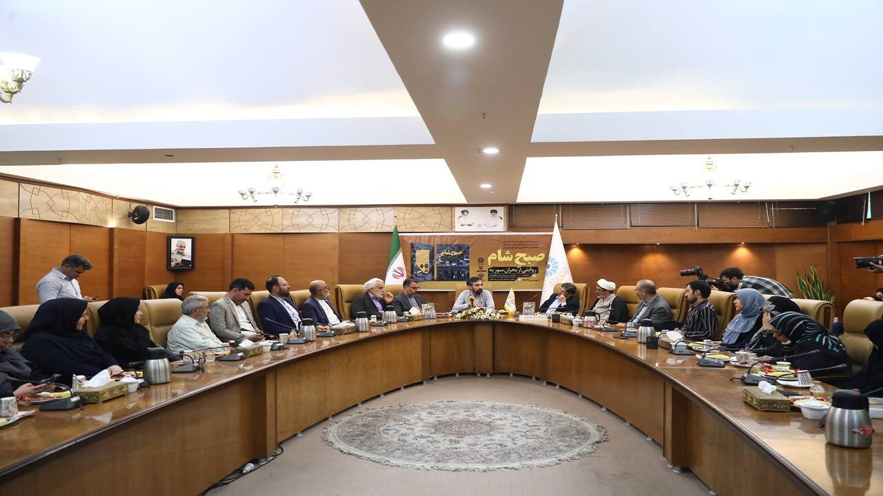 نشست نقد و بررسی کتاب «صبح شام» برگزار شد