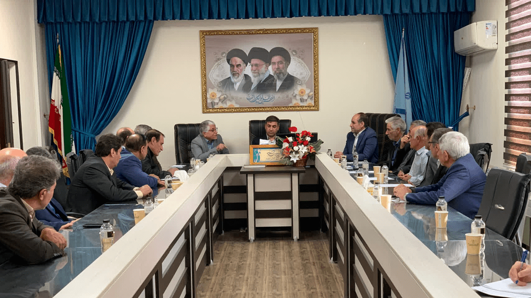 بزرگان و معتمدان سفیران صلح و سازش در جامعه هستند