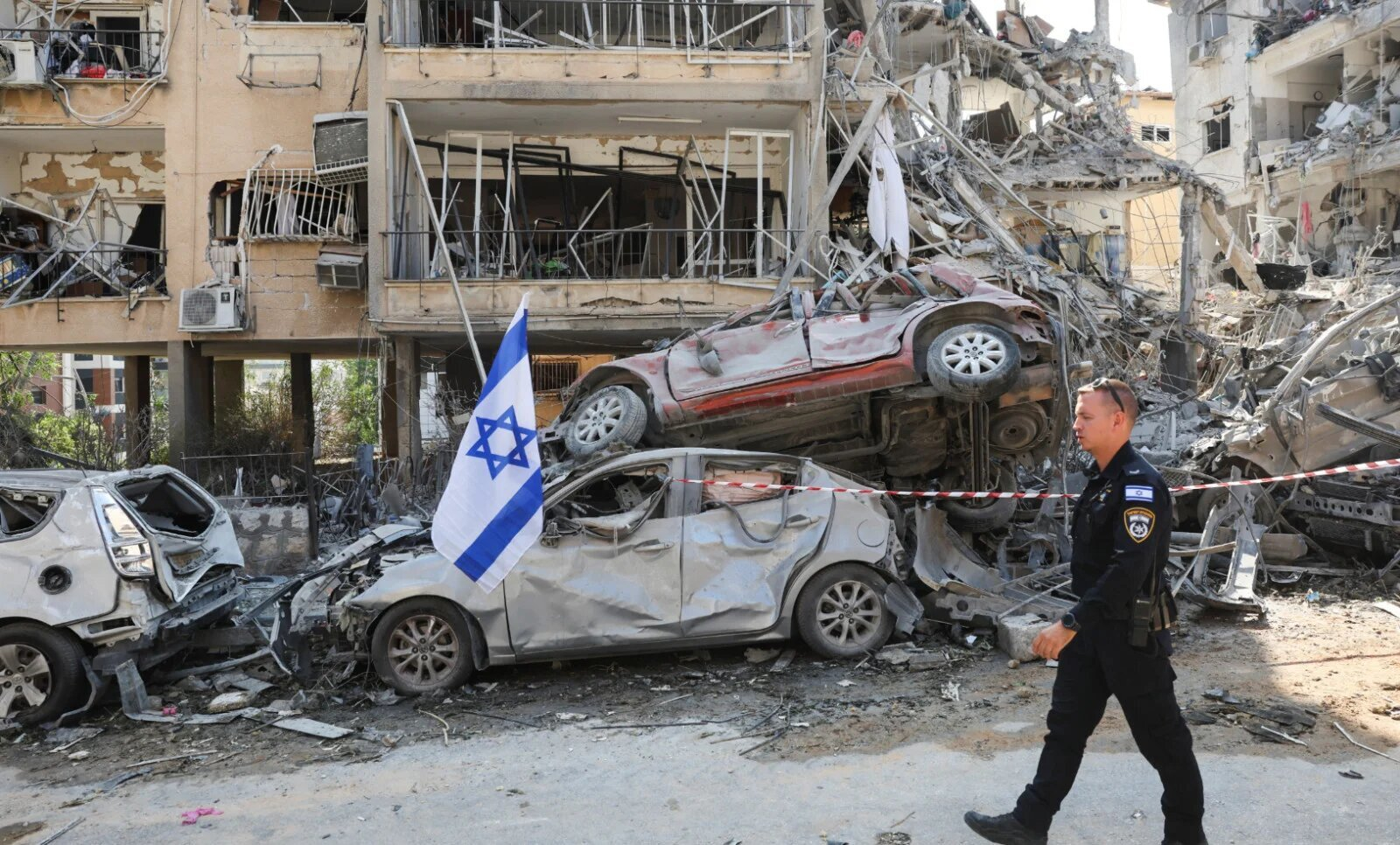 ۲۰ سال توطئه، ۱۲ روز رسوایی