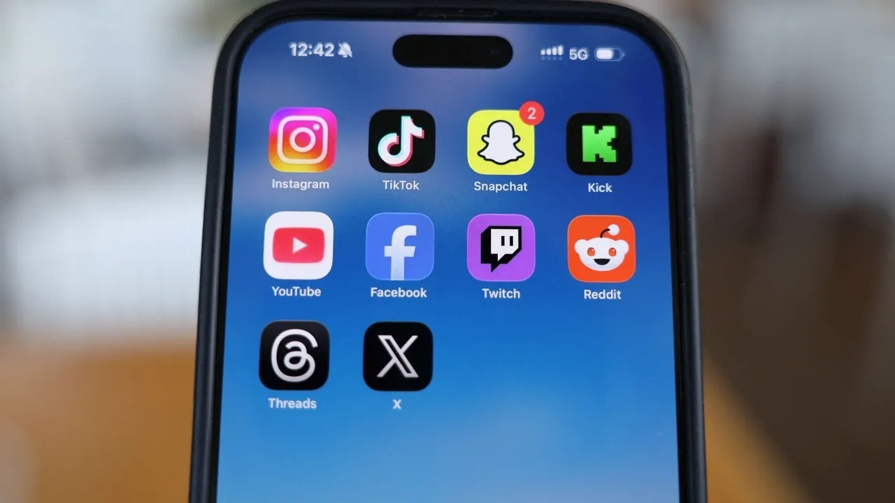 نجات کودکان از غرب وحشی دیجیتال + فیلم