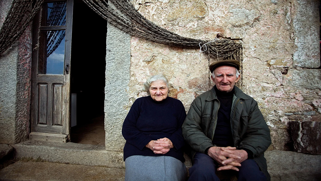 ۵ نقطهای که آدمهایش بیشتر از ۱۰۰ سال عمر میکنند