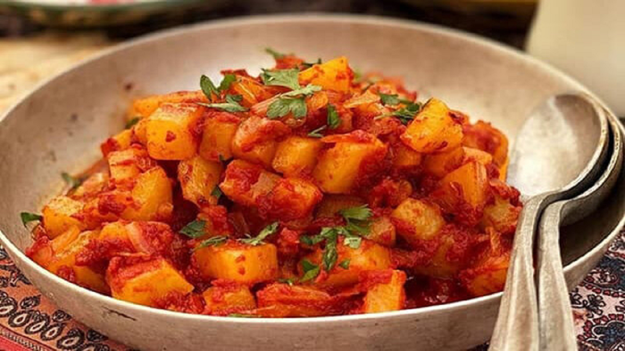 ماجرای تهاجم گوجه فرنگی به آشپزخانههای قاجاری