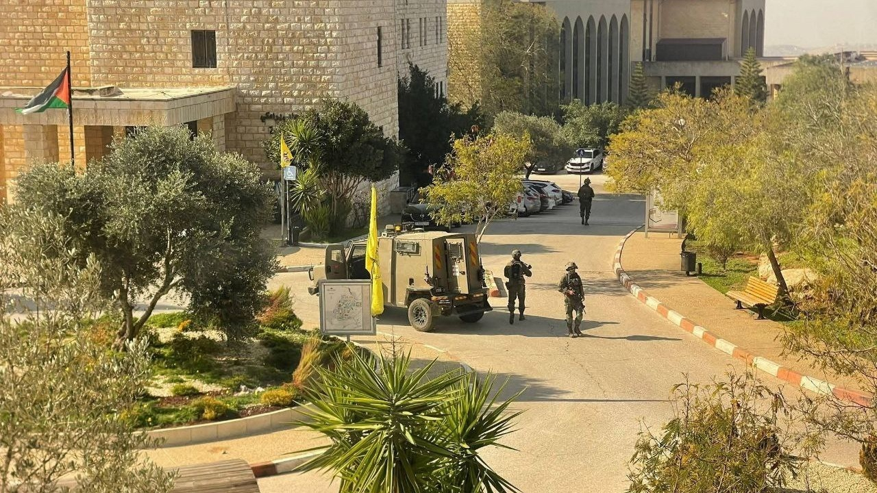 یورش نظامیان صهیونیست به دانشگاه بیرزیت در کرانه باختری + فیلم