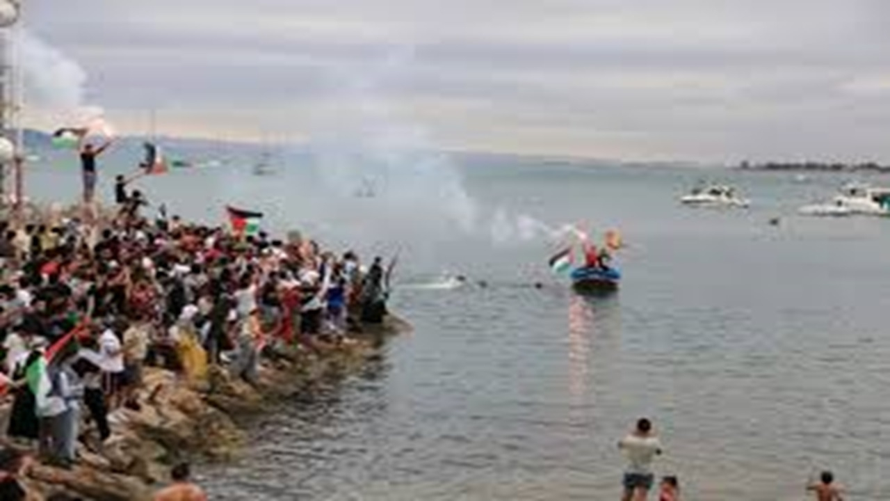 لحظه هدف قرار گرفتن فلسطینیان در سواحل خان یونس + فیلم