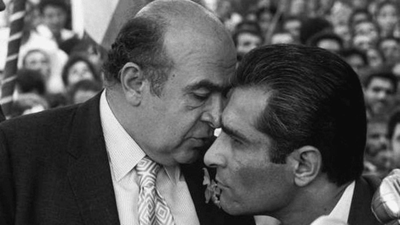 پیشنهاد کثیف هویدا: «بحرین» را بدهید، ۳۰ کرسی مجلس بگیرید!