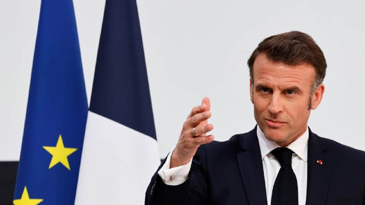 مکرون: اتحادیه اروپا باید خطوط ارتباطی با پوتین را باز کند