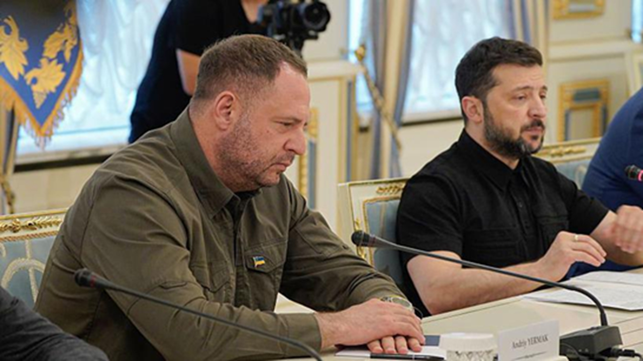 آکسیوس: استعفای رئیس دفتر زلنسکی درست پیش از مذاکرات با آمریکا «زلزله سیاسی» بود