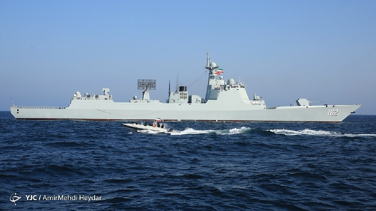 دریادار سیاری: نیروی دریایی ارتش دریا را از صحنه تهدید به میدان اقتدار بدل ساخته است